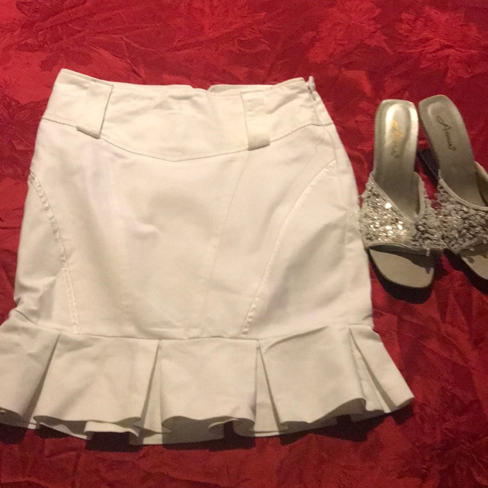 Women’s Skirt & Wedges